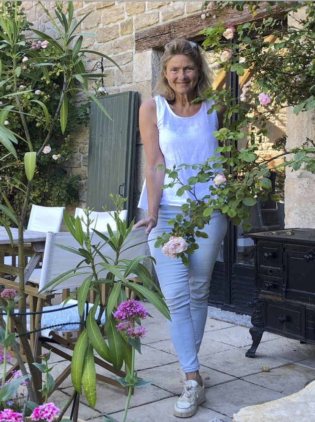 Intro 1a La Cour des Delices